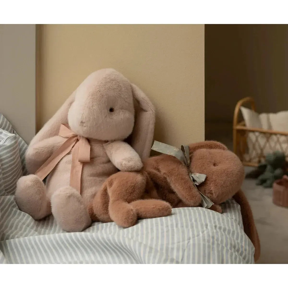 Maileg, Sovende Plyskanin, Lille, Varm Brun 16-5990-01-Maileg-Minlillebutik.dk