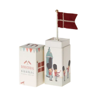 Maileg, Dannebrog, Bordflag, 19-4110-00-Maileg-Minlillebutik.dk