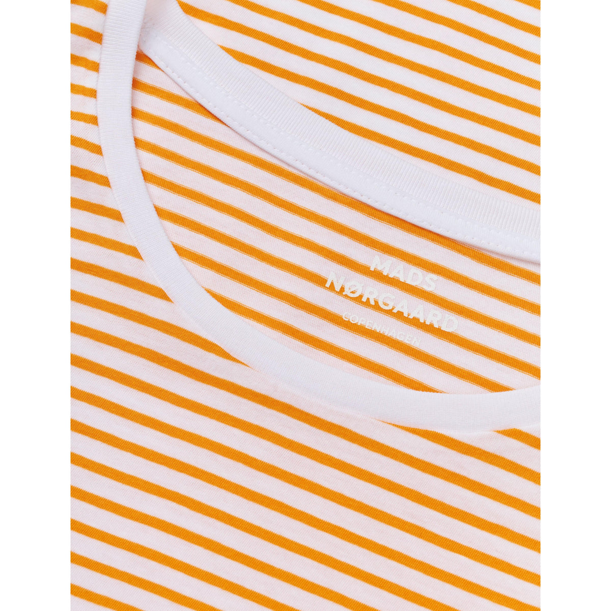 Mads Nørgaard, Fine Jersey Stripe Teasy Tee FAV, Brilliant White/Zinnia-Mads Nørgaard - Dame-Minlillebutik.dk