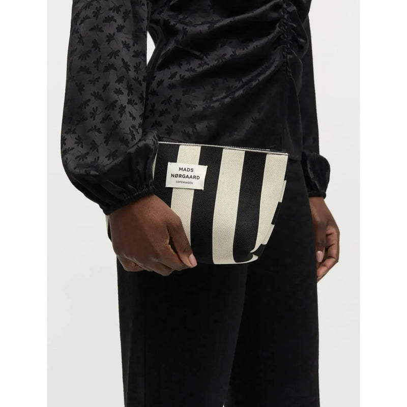 Mads Nørgaard, Knit Stripe Hof Make-Up Bag, Black-Mads Nørgaard - Dame-Minlillebutik.dk
