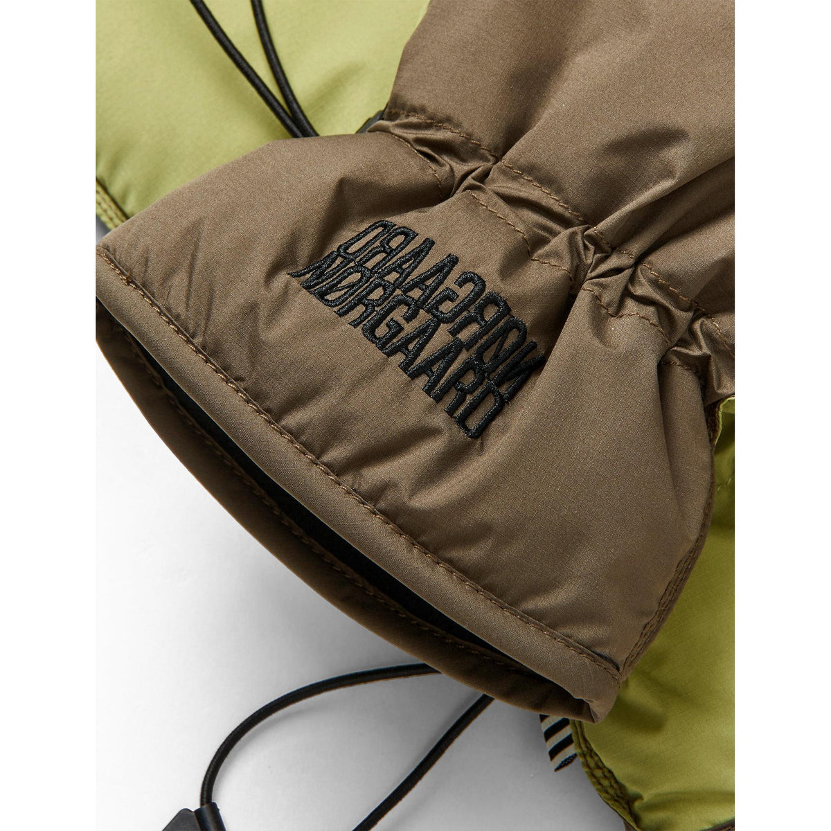 Mads Nørgaard, Light Ripstop Pillow Glove, Green Olive/Tarmac-Mads Nørgaard - Dame-Minlillebutik.dk