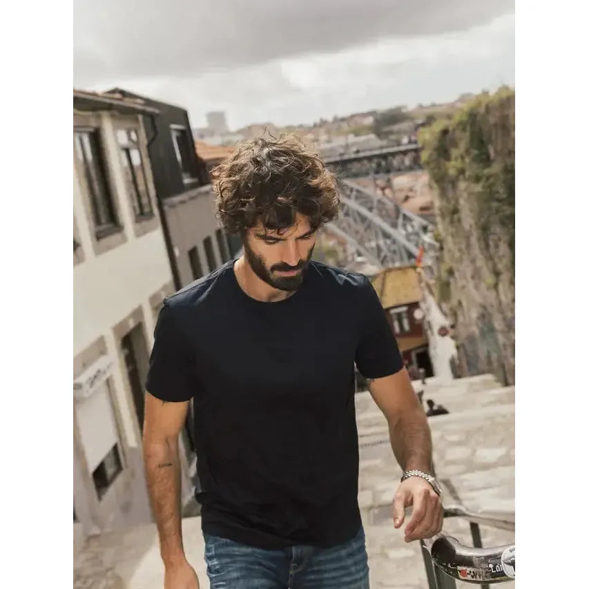 Mos Mosh Gallery, Perry O-SS Tee, Black-Mos Mosh Gallery-Minlillebutik.dk