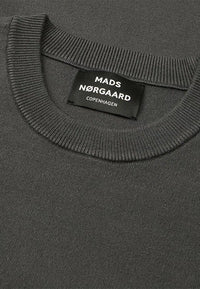 Mads Nørgaard, Urban Chase Knit, Asphalt-Mads Nørgaard-Minlillebutik.dk