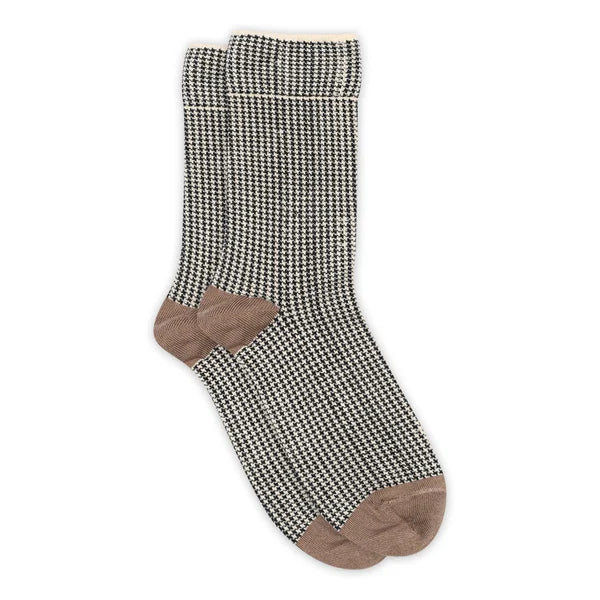 Sneaky Fox, Nina Socks