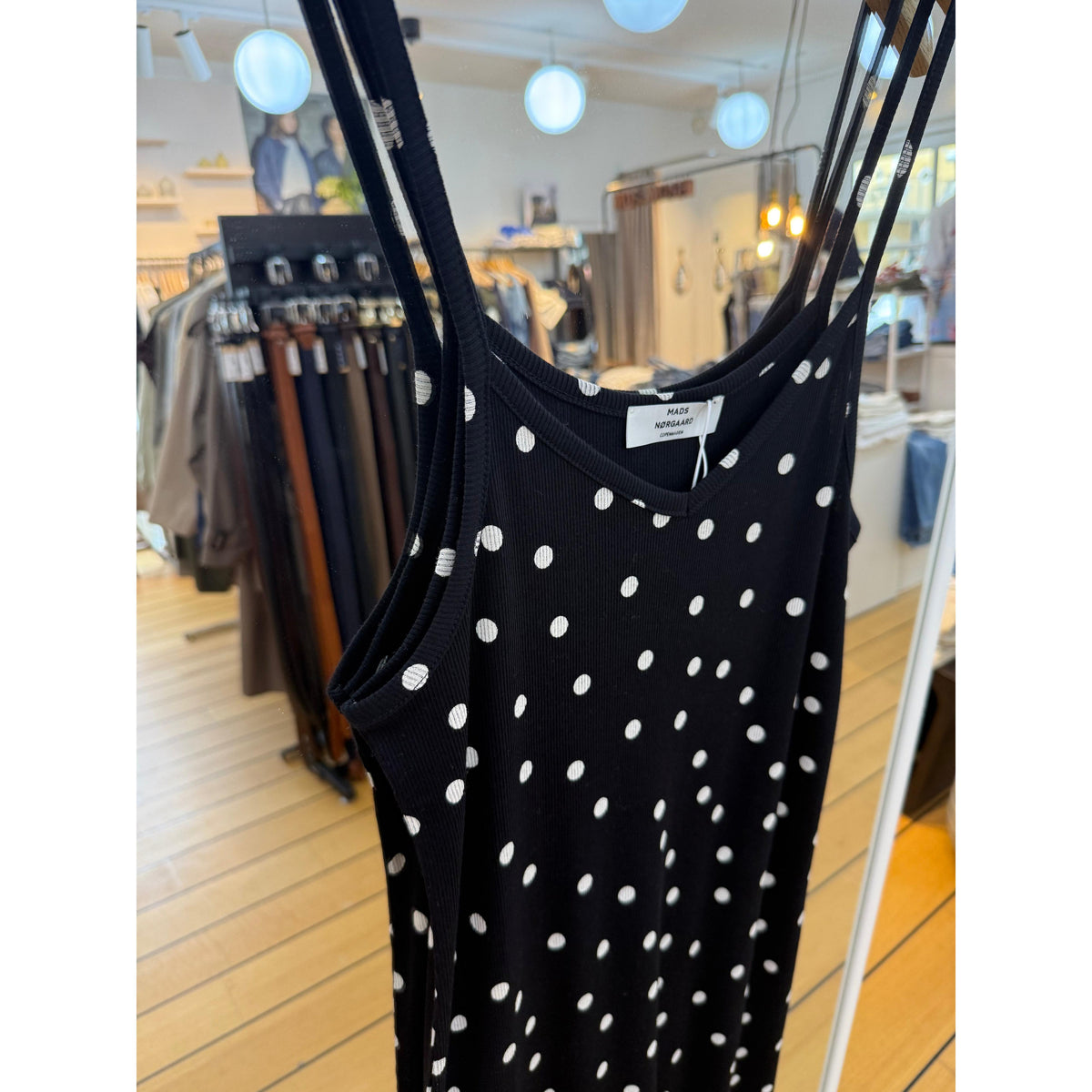 Mads Nørgaard, 2x2 Cotton Delkissa Dress AOP, Dot AOP Black-Mads Nørgaard - Dame-Minlillebutik.dk