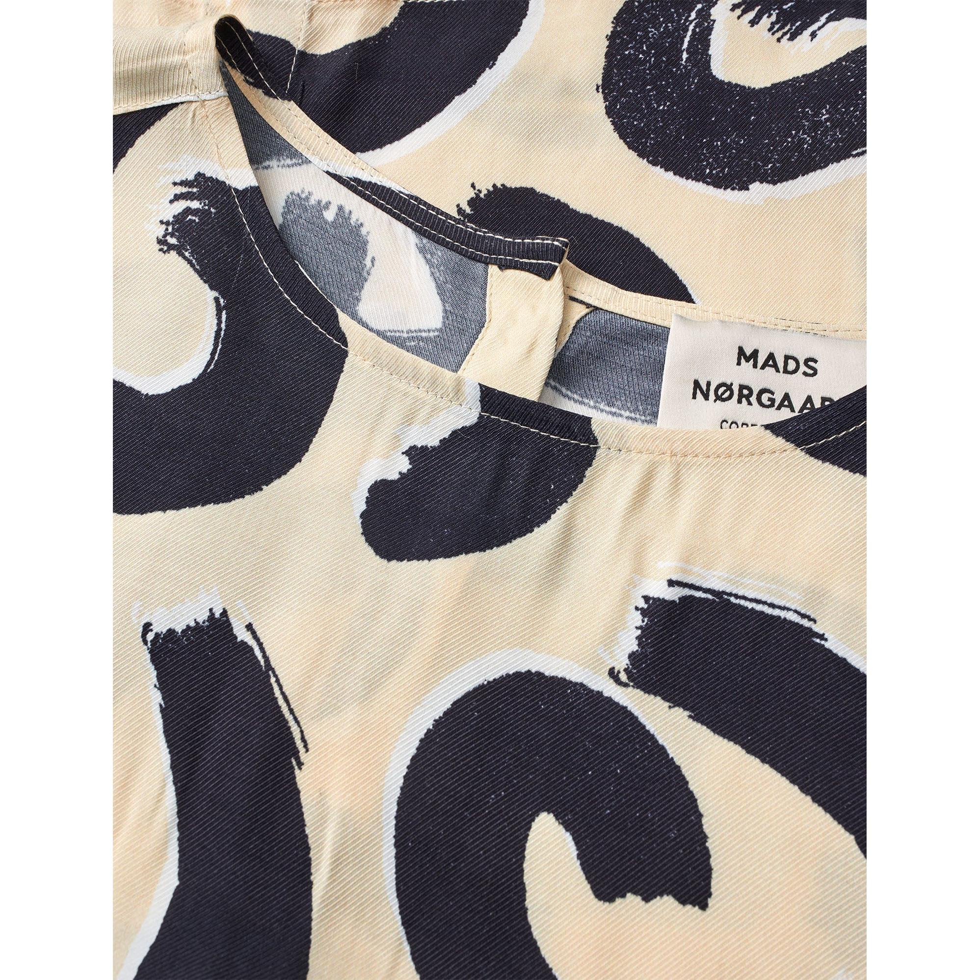 Mads Nørgaard, Delicate Twill Flow Top AOP, Swirl AOP/Almond Oil-Mads Nørgaard - Dame-Minlillebutik.dk