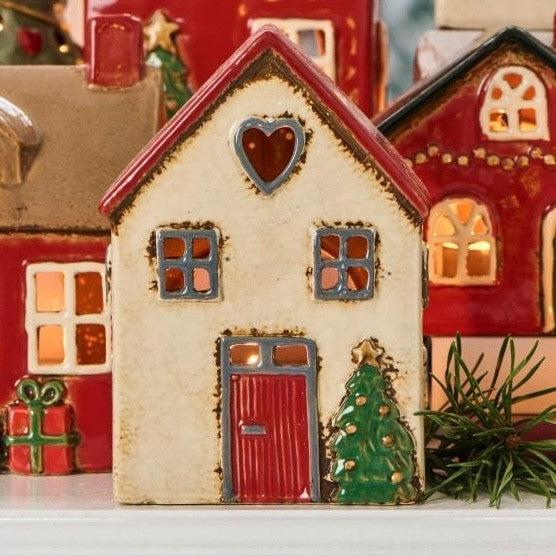 Ib Laursen, Hus til fyrfadslys, Stillenat, Rødt tag og juletræ-Ib Laursen-Minlillebutik.dk