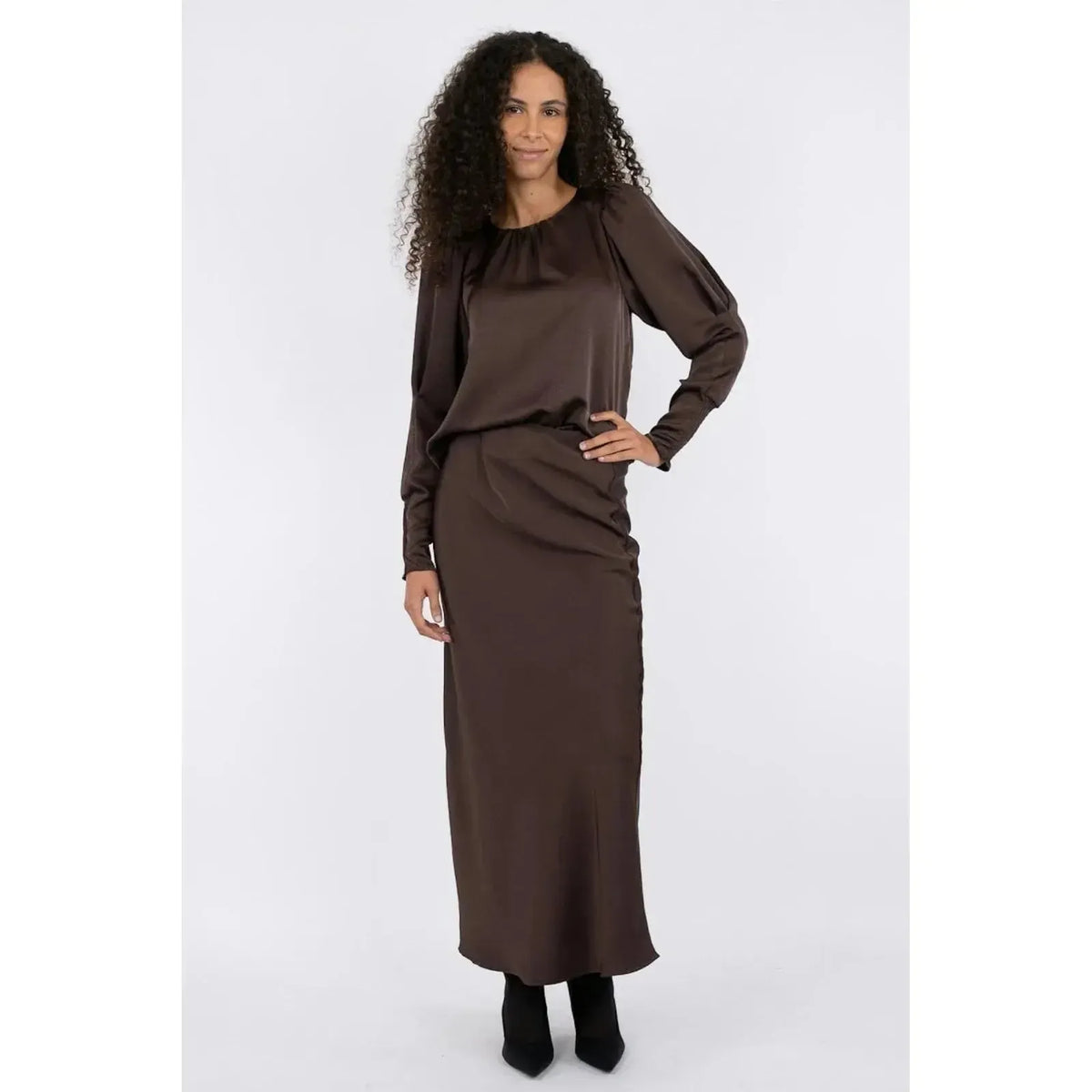 Neo Noir, Vicky Heavy Sateen Skirt, Dark Brown-Neo Noir-Minlillebutik.dk